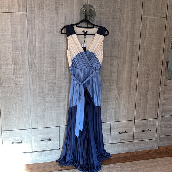 DKNYC Dresses & Skirts - DKNY Pleated Colorblocked‎ Gown